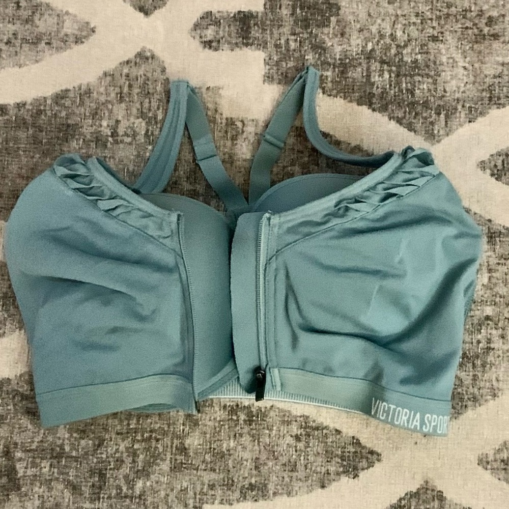Victoria’s Secret sports bra, 32DDD